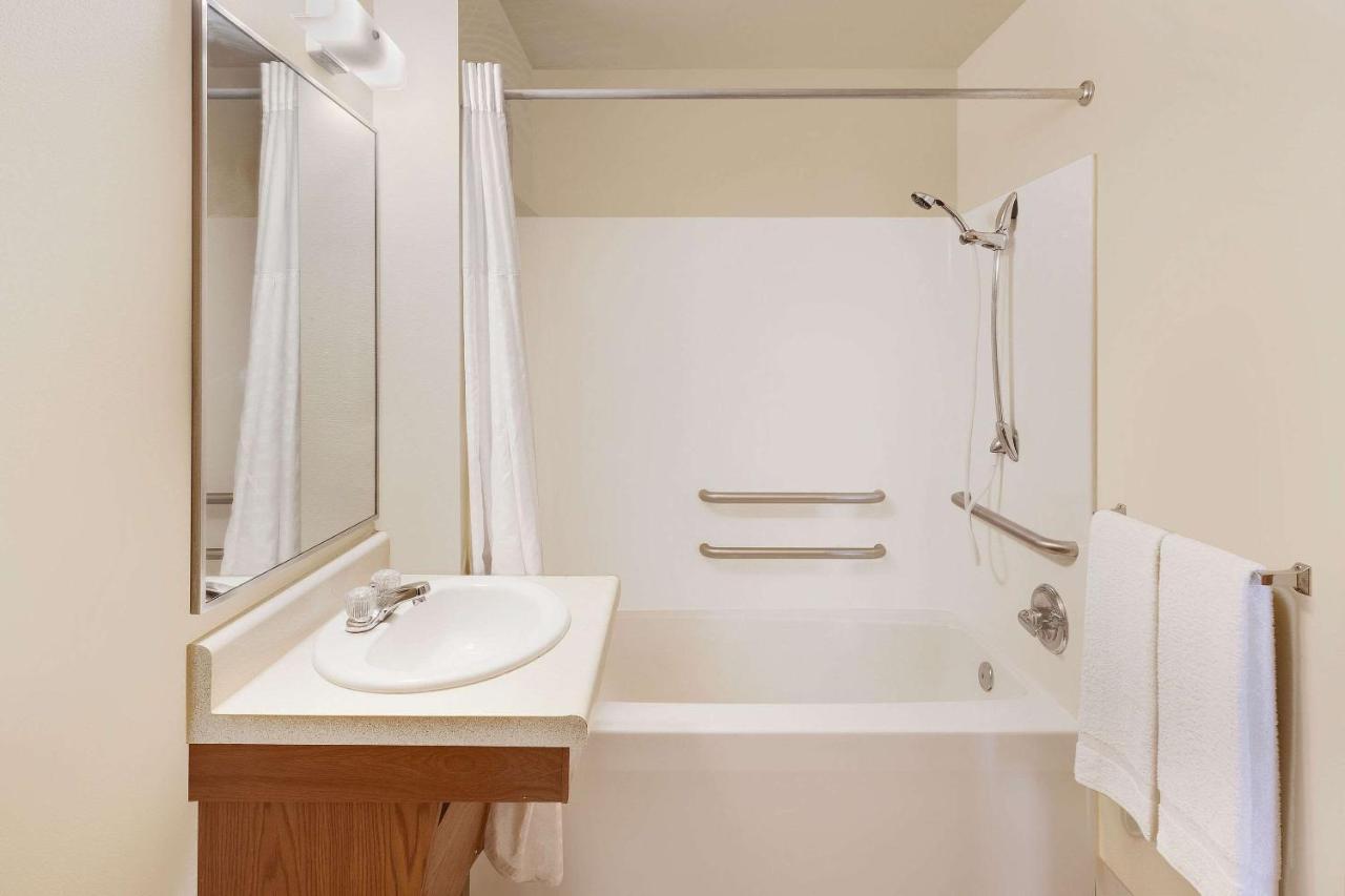 Woodspring Suites Council Bluffs Exteriör bild